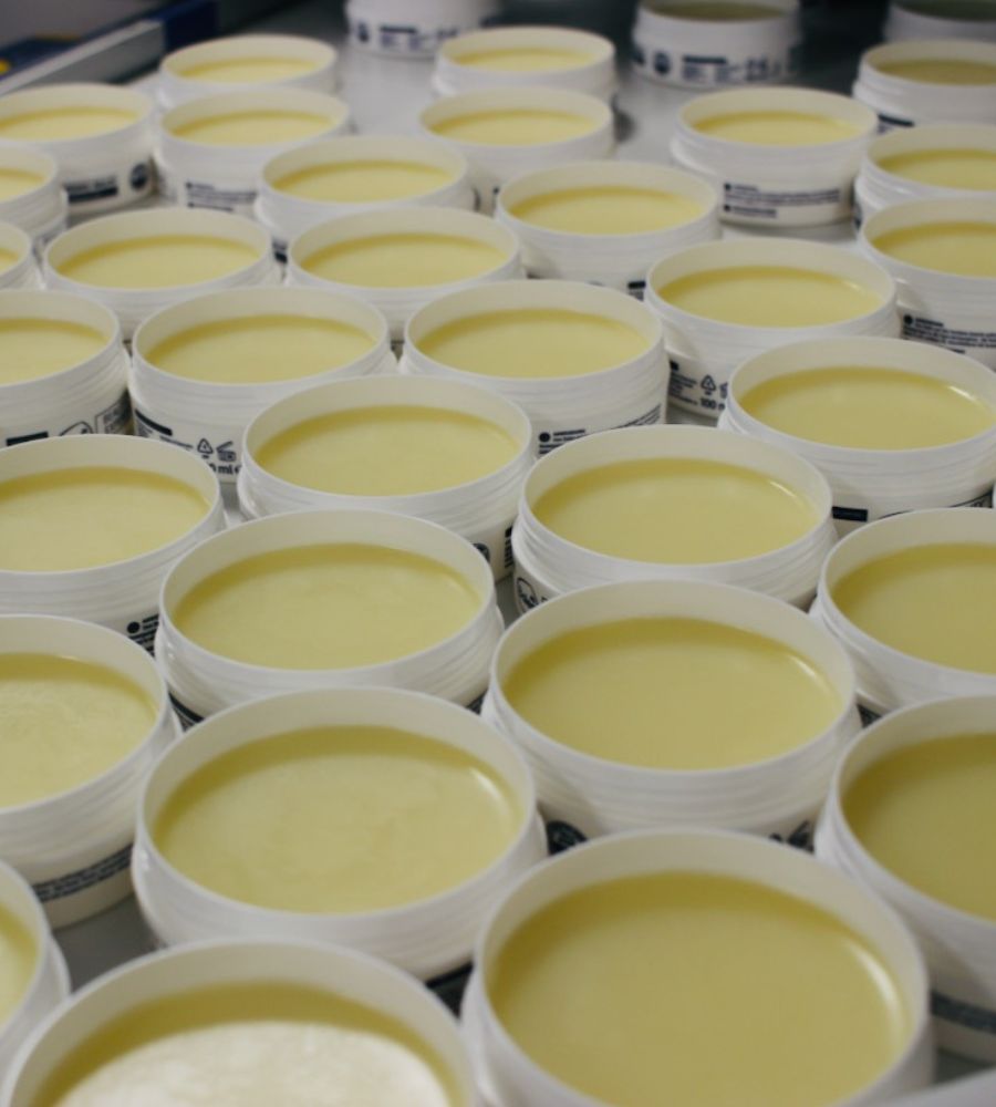 Sustainable cosmetics obtained with the hot filling technology